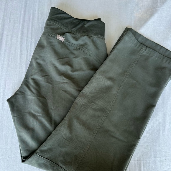 Figs Green wide leg scrub pants - Picture 3 of 3